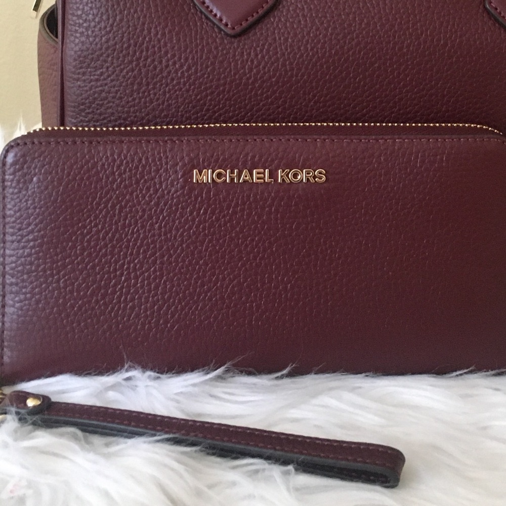 Michael Kors jet set  Merlot continental wallet - Picture 3 of 8